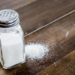 Популярные мифы о вреде соли опровергнуты врачами