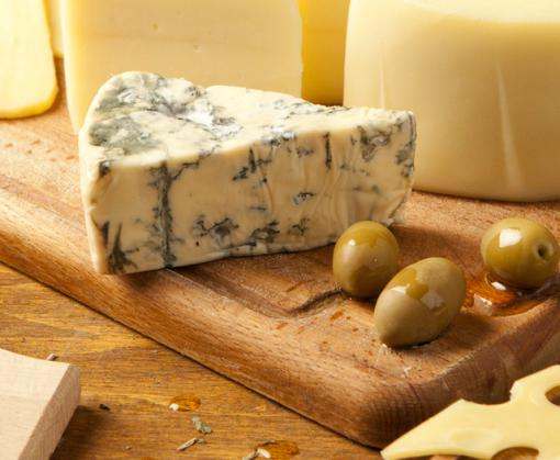 Специалисты рассказали, какой сыр и кому может нанести вред здоровью