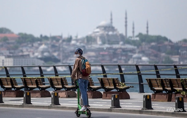 С июля Турция будет принимать украинских туристов без тестов и изоляции