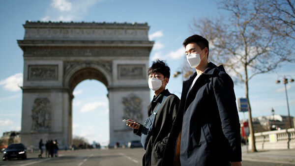 Во Франции существенно упал суточный показатель случаев коронавируса