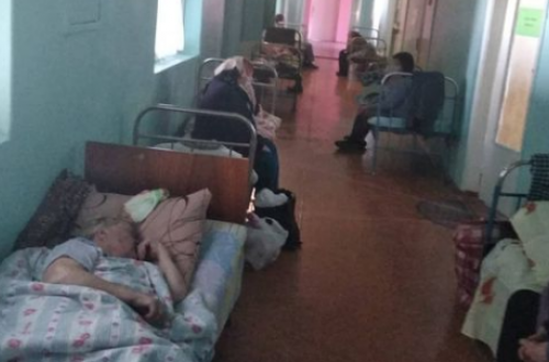 «Люди с воспалением легких лежат в коридорах». Шокирующее кадры из инфекционного отделения районной больницы (ВИДЕО)