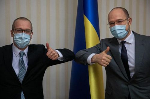 Премьер Украины Шмыгаль пытается выбить у ВОЗ ковид-вакцину на первое полугодие 2021 года