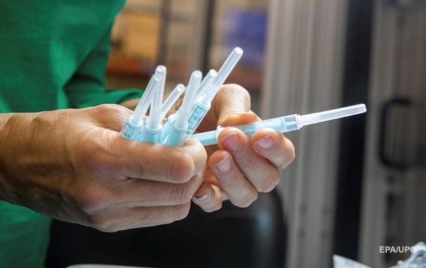 В декабре в Британии ожидают одобрения сразу двух вакцин от COVID