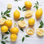 Диетологи объяснили кому противопоказан лимон