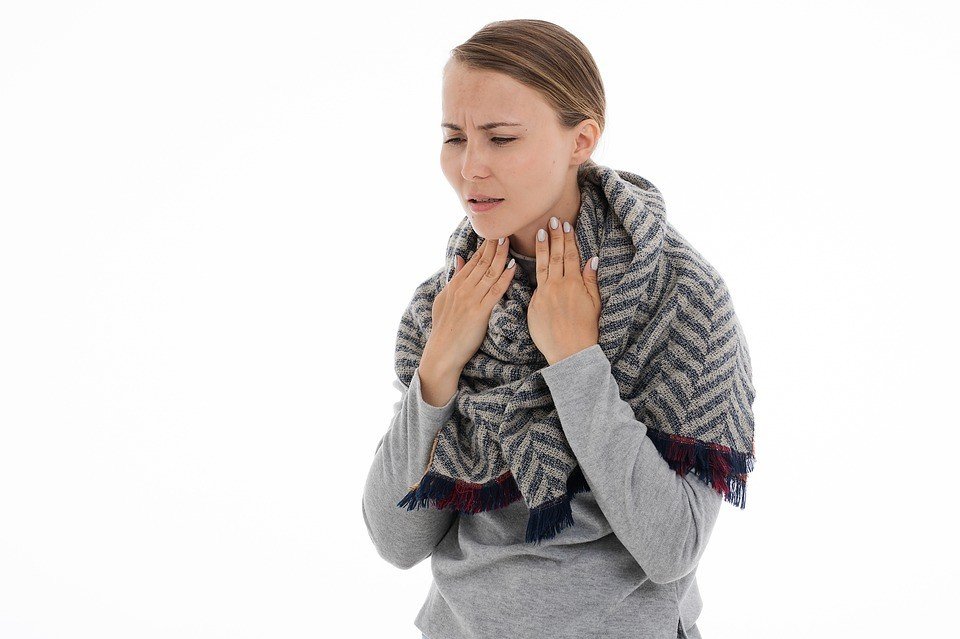 Названы симптомы онкологических заболеваний горла