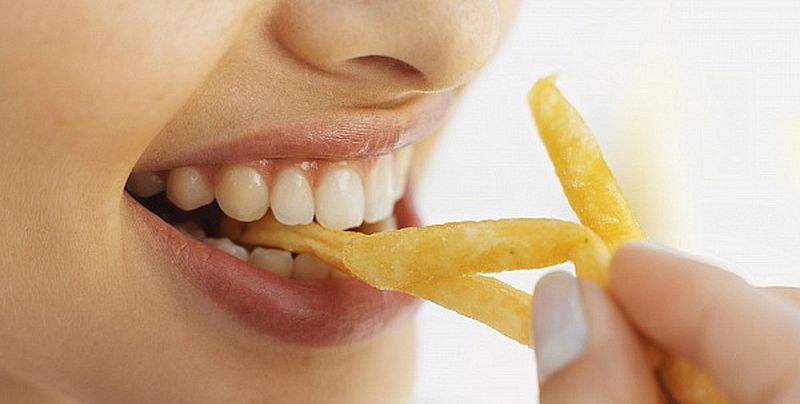 Почему нежелательно питаться картофелем фри: пять причин
