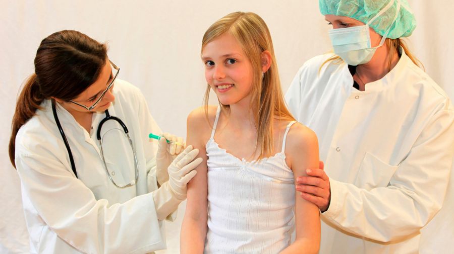 В Украине детям начали делать прививки от COVID
