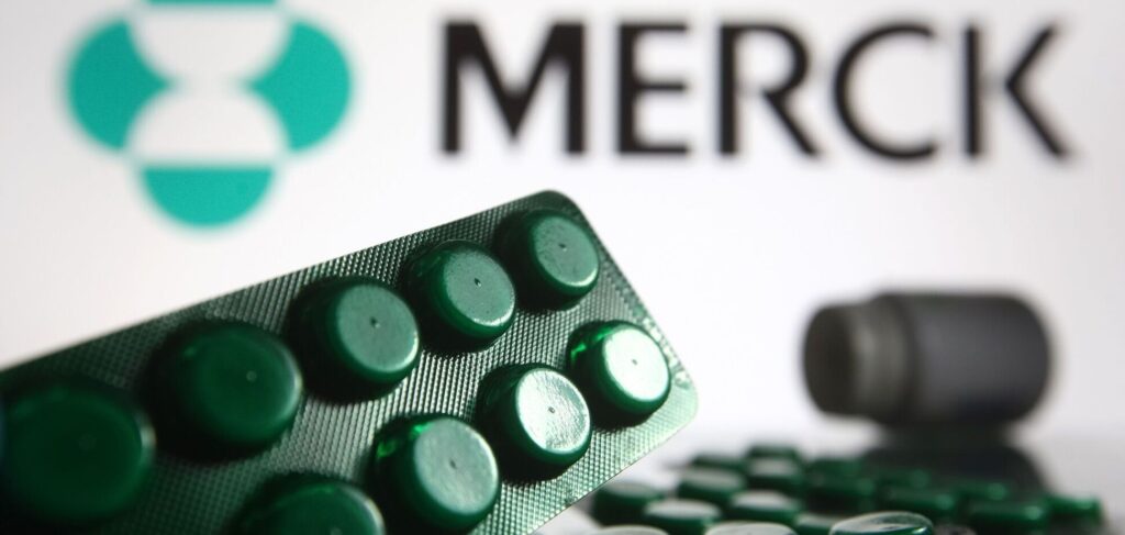 В Украине начинаются испытания таблеток Pfizer и Merck от коронавируса