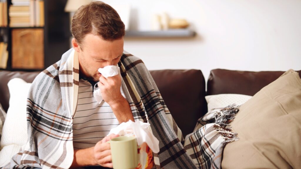 Как нельзя лечить простуду: доктор Комаровский развеял популярные мифы