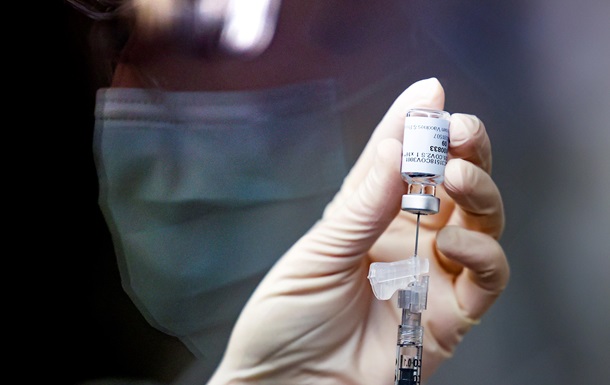 Минздрав обещает третью дозу вакцины всем желающим