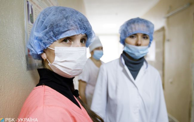 Зарплаты медиков в Украине повысили с 1 января: кому именно и на сколько