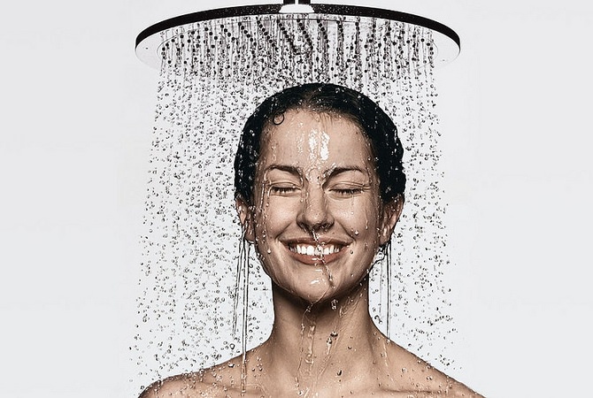 Ученные выяснили, почему принимать душ часто вредно