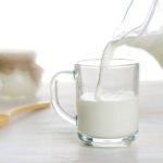 Польза молока: кому врачи советуют отказаться от его употребления
