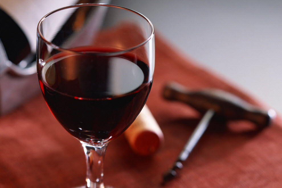 Ещё одна польза от употребления красного вина 