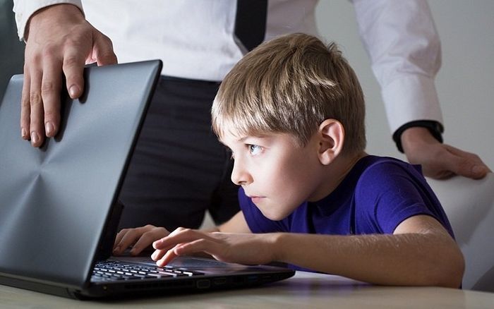Опасный для детей интернет: у Президента озвучили статистику