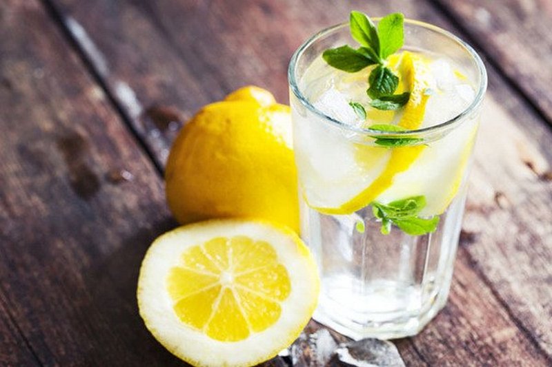 В чем польза воды с лимоном по утрам