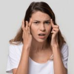Стали известны распространенные причины внезапной головной боли