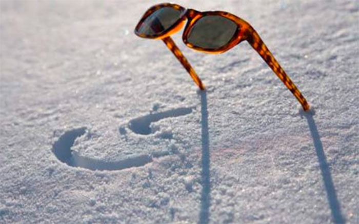 Стало известно почему стоит носить солнцезащитные очки зимой: ответ специалистов