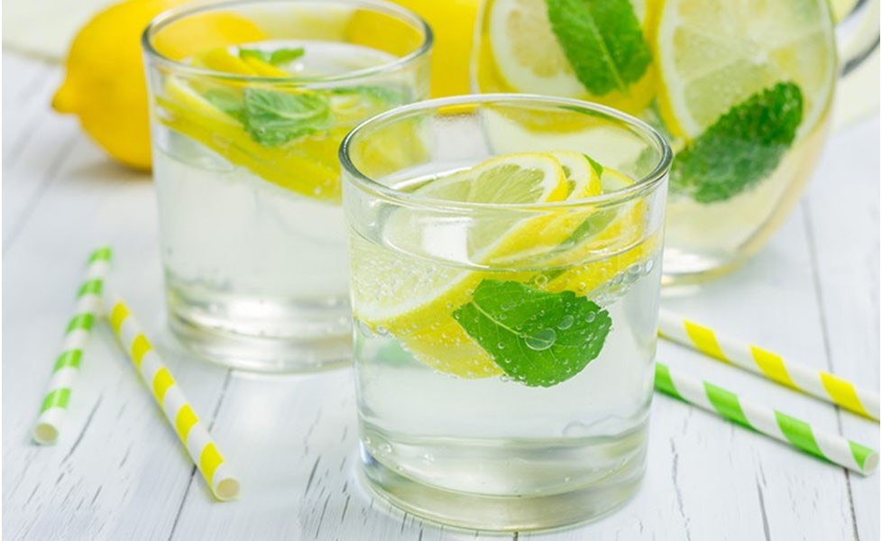 Полезные свойства воды с лимоном соком описали медики