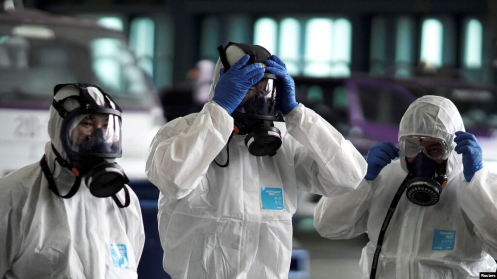 В Китае заявили, что заболеваемость коронавирусом идет на спад