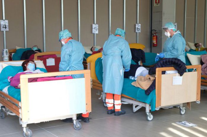 «Будто тонут»: медсестра рассказала, как умирают больные коронавирусом