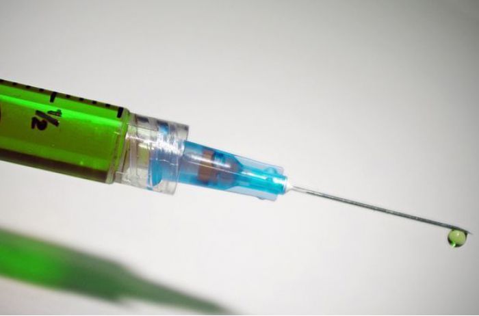 Французские медики выявили почти 100 препаратов для лечения коронавируса