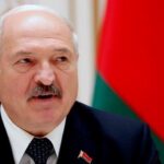Лукашенко выступил против изоляции в “тухлых квартирах”
