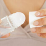 Медики рассказали, как дезодоранты влияют на женское здоровье