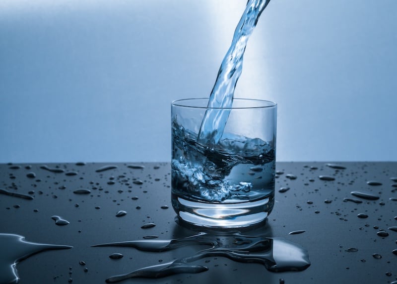 Частое питье воды не предотвратит заражение коронавирусом