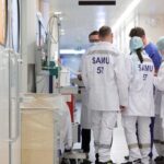 В Британии за сутки почти 900 жертв коронавируса