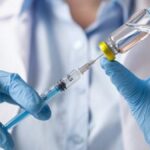 ВОЗ призывает страны не прекращать вакцинацию из-за Covid-19