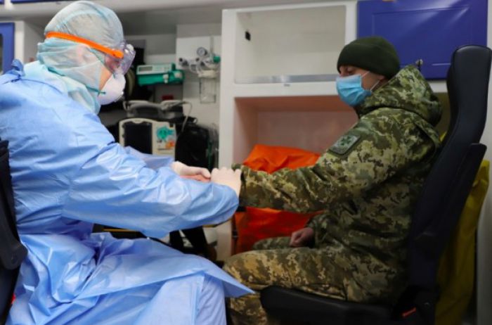Коронавирус за сутки в ВСУ уложил на больничную койку 16 человек