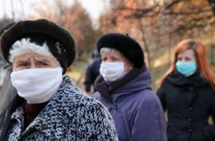 В маске до зимы: вирусолог назвал сроки второй волны COVID-19 в Украине