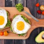 Сколько яиц можно съесть за неделю: врач из Германии раскрыл секрет