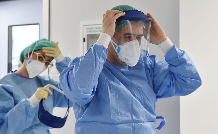 В Днепропетровской области около 100 медработников заразились коронавирусом