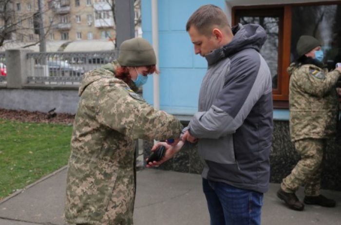 Коронавирус продолжает косить военных ВСУ: зарегистрировали еще 18 зараженных