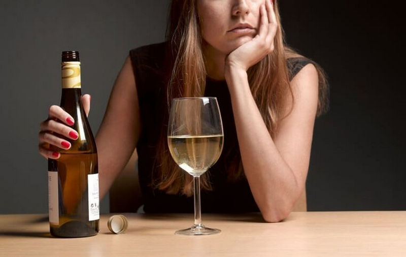Ученые назвали главную причину женского алкоголизма