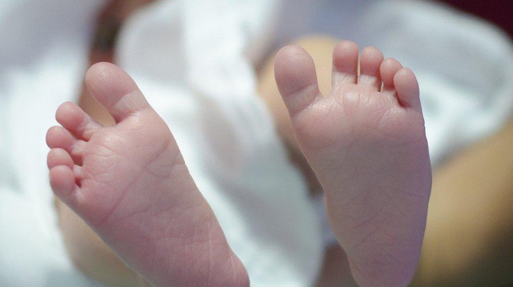 Женщина без коронавируса родила зараженных детей