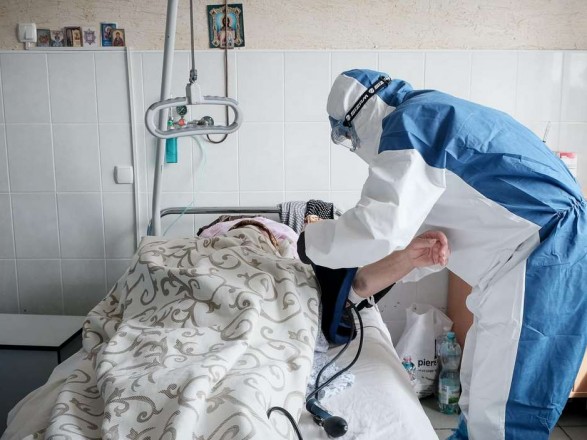 В Киеве за сутки от коронавируса скончались три человека, заразились около сотни