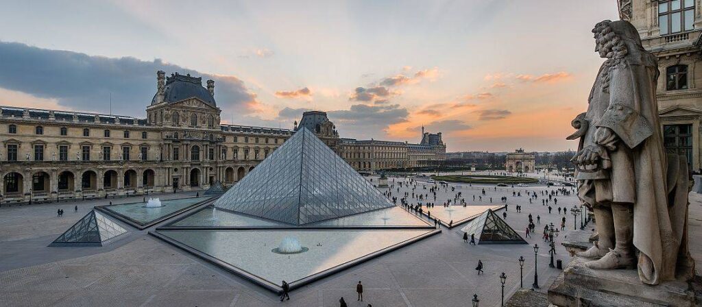 Парижский Лувр возобновил роботу, после того как ещё в марте был закрыт на карантин