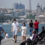 В туристической Турции стремительно растет количествбольных COVID