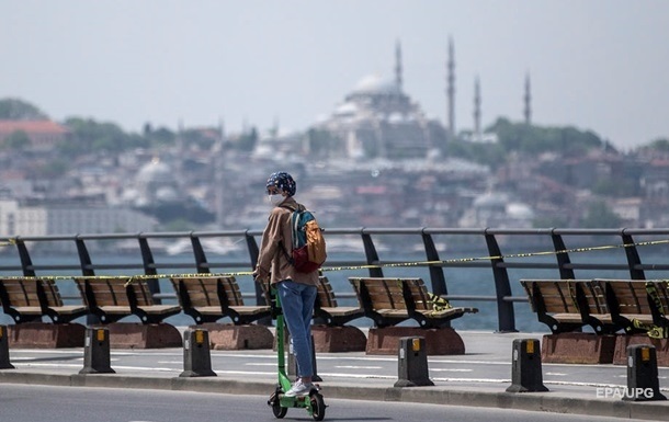 Правительство Турции усиливают карантинные ограничения