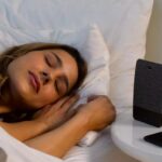 Насколько вредно для здоровья спать возле смартфона
