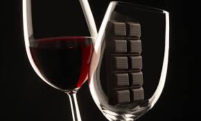 Гастроэнтеролог объяснила, почему нельзя закусывать алкоголь шоколадом