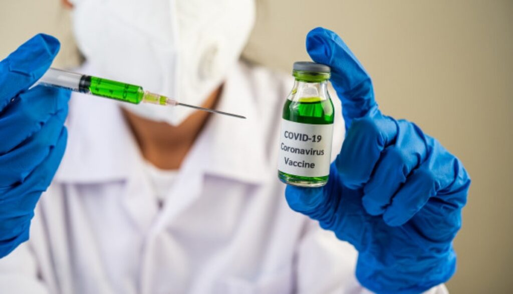 США начнут вакцинацию от коронавируса в октябре