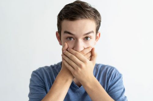На какие болезни может указывать запах изо рта, и когда это опасно