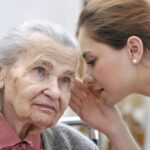 Какой предвестник болезни Альцгеймера можно обнаружить в молодости