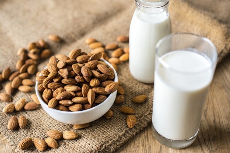 Какие полезные и вредные свойства растительного молока