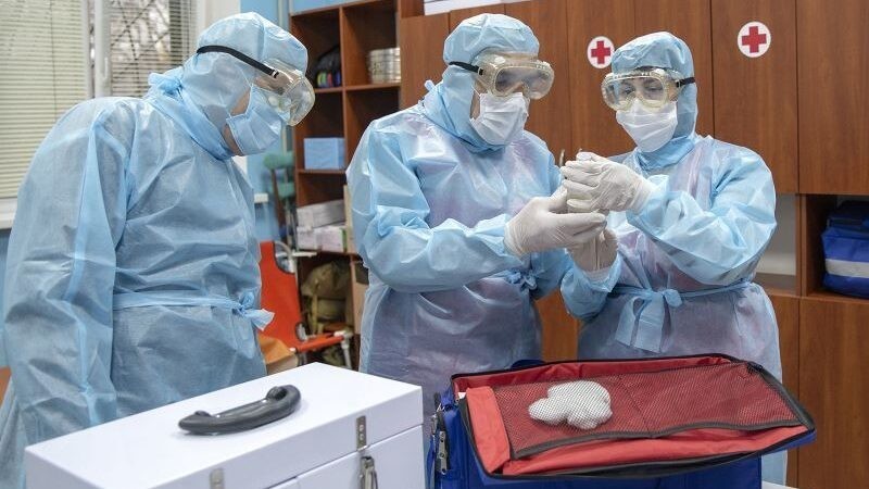 Полгода будут очень тяжелыми: инфекционист дала прогноз по коронавирусу в Украине