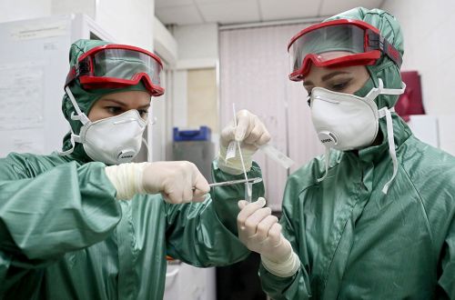 Больницы переполнены: в Чили обнаружили новую более заразную мутацию COVID